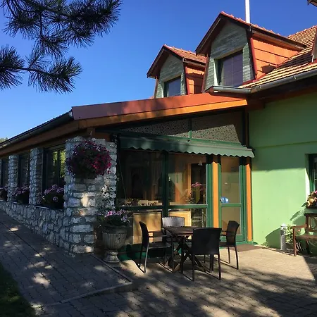 Ranch Fah アパート